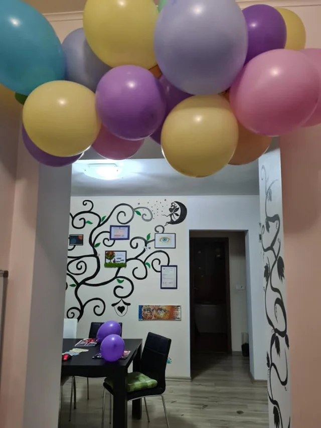Intrarea în centrul EnglishFun din Pitești